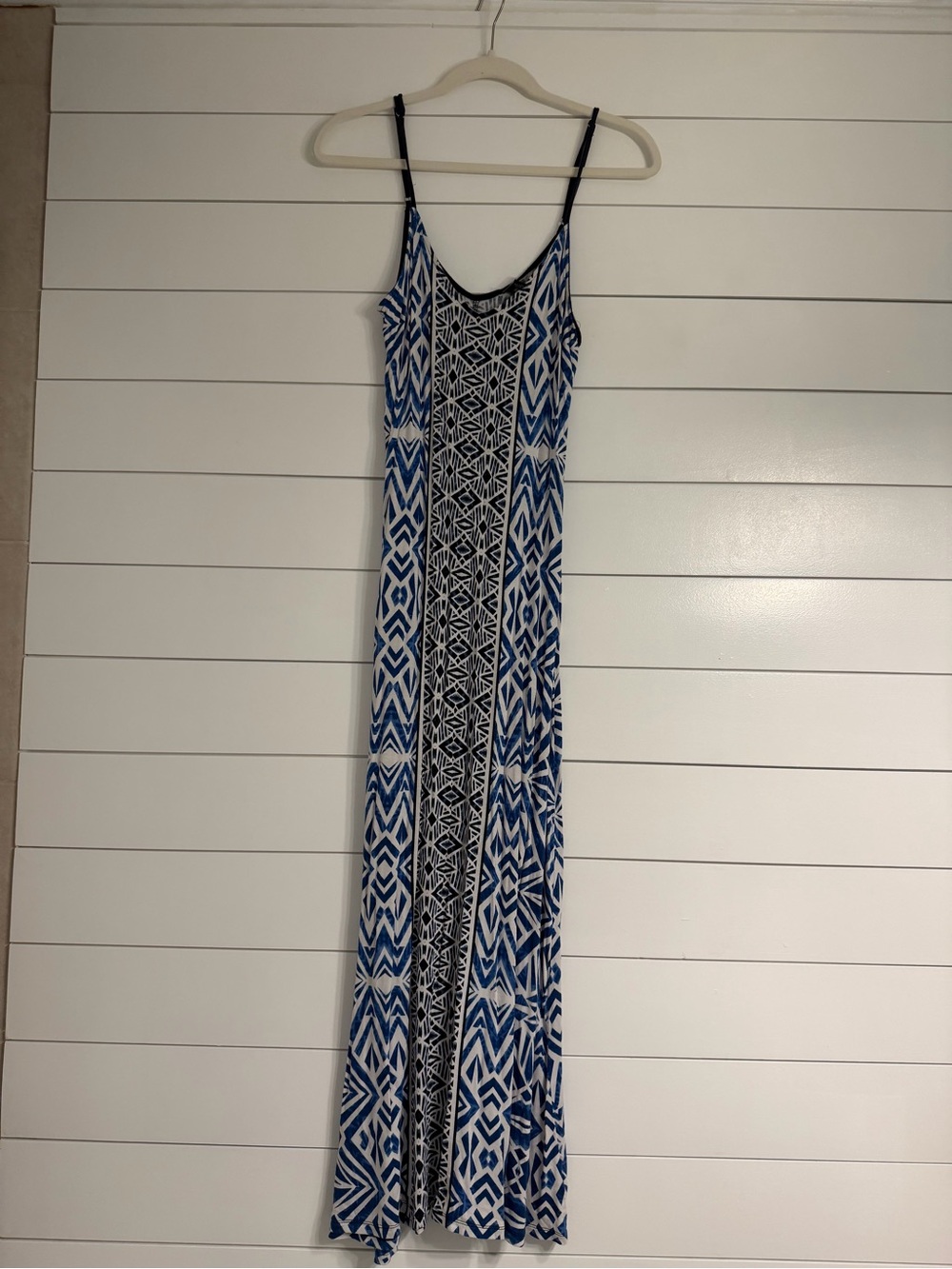 Sleeveless Blue & White Patterned Maxi Dress